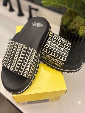 Marc Jacobs The Slide Sandals Women’s Size 11. Will fit size 10-10.5- runs small